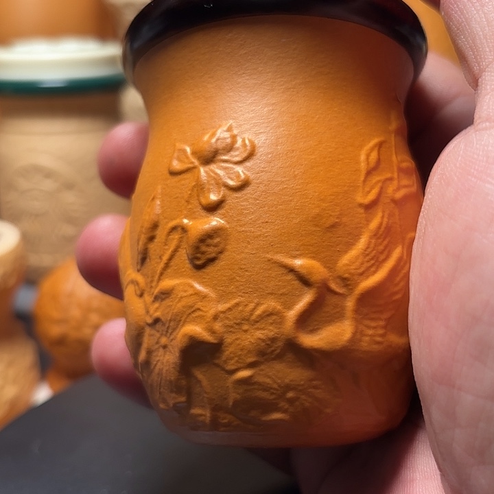 用***J隐隐约约地看到一只大白