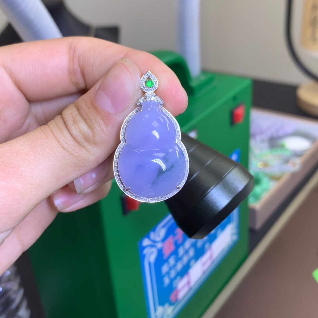 翡翠颈饰18K金镶嵌翡翠