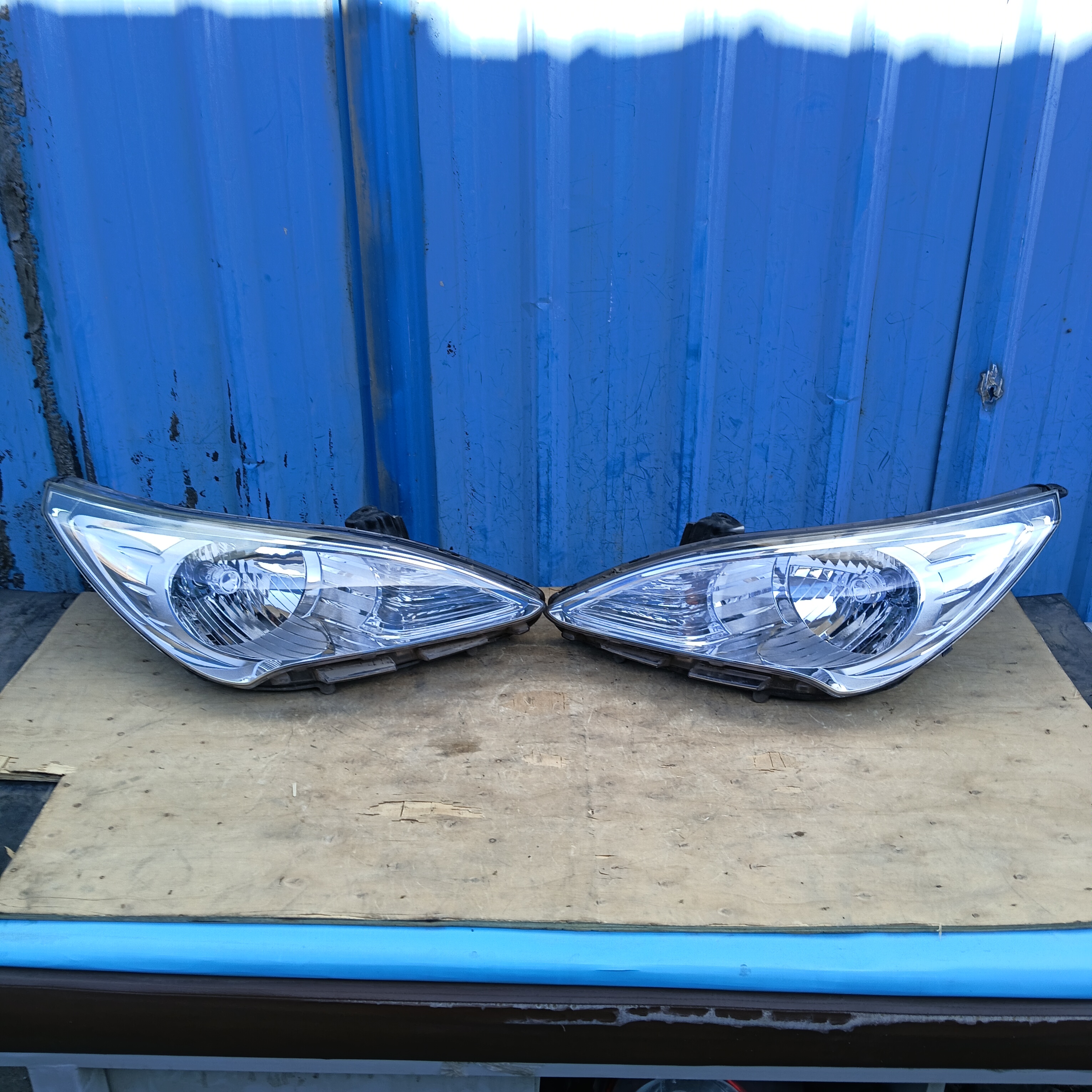 适用于08_13现代瑞纳大灯前照明灯前车灯远近光