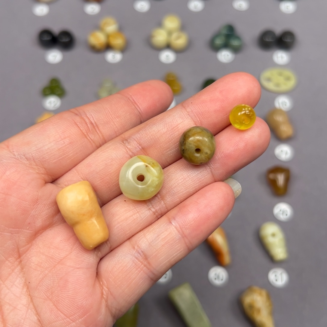 未镶嵌蛇纹石玉颈饰微瑕不退不换