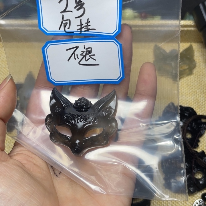 蛇纹石玉颈饰合金金**王