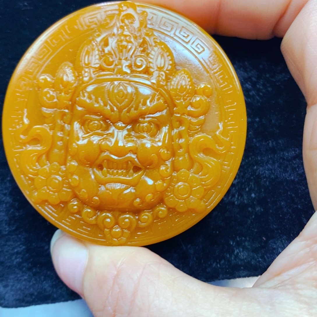 未镶嵌石英质玉（黄龙玉）颈饰