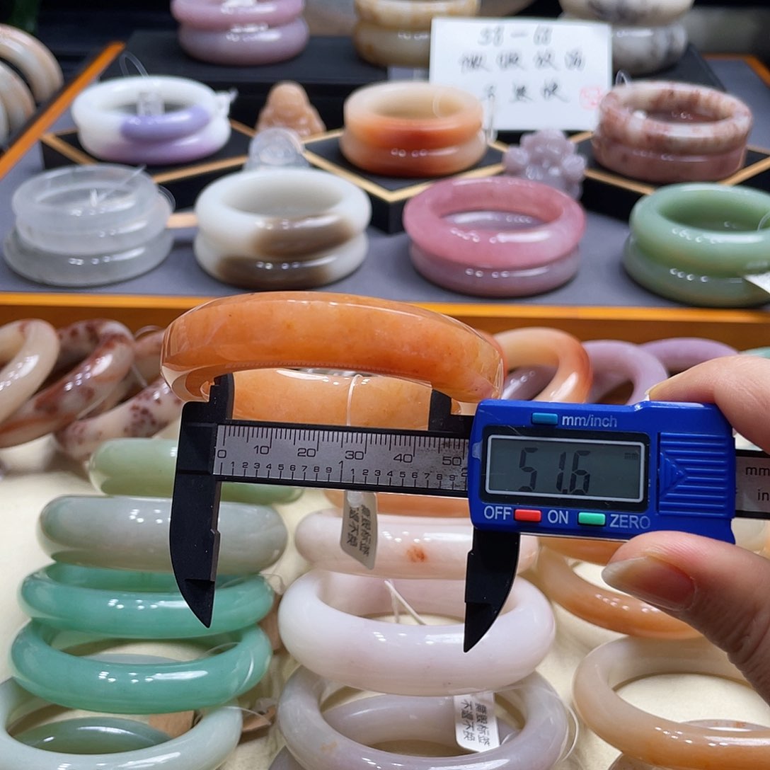 未镶嵌手镯石英岩玉