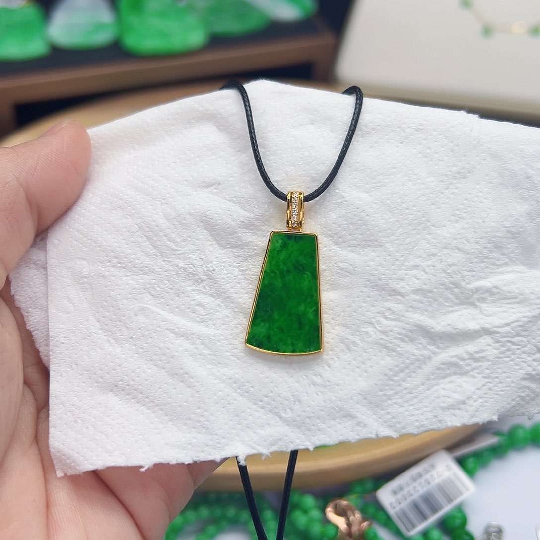 翡翠颈饰银S925镶嵌天然缅料A货一件