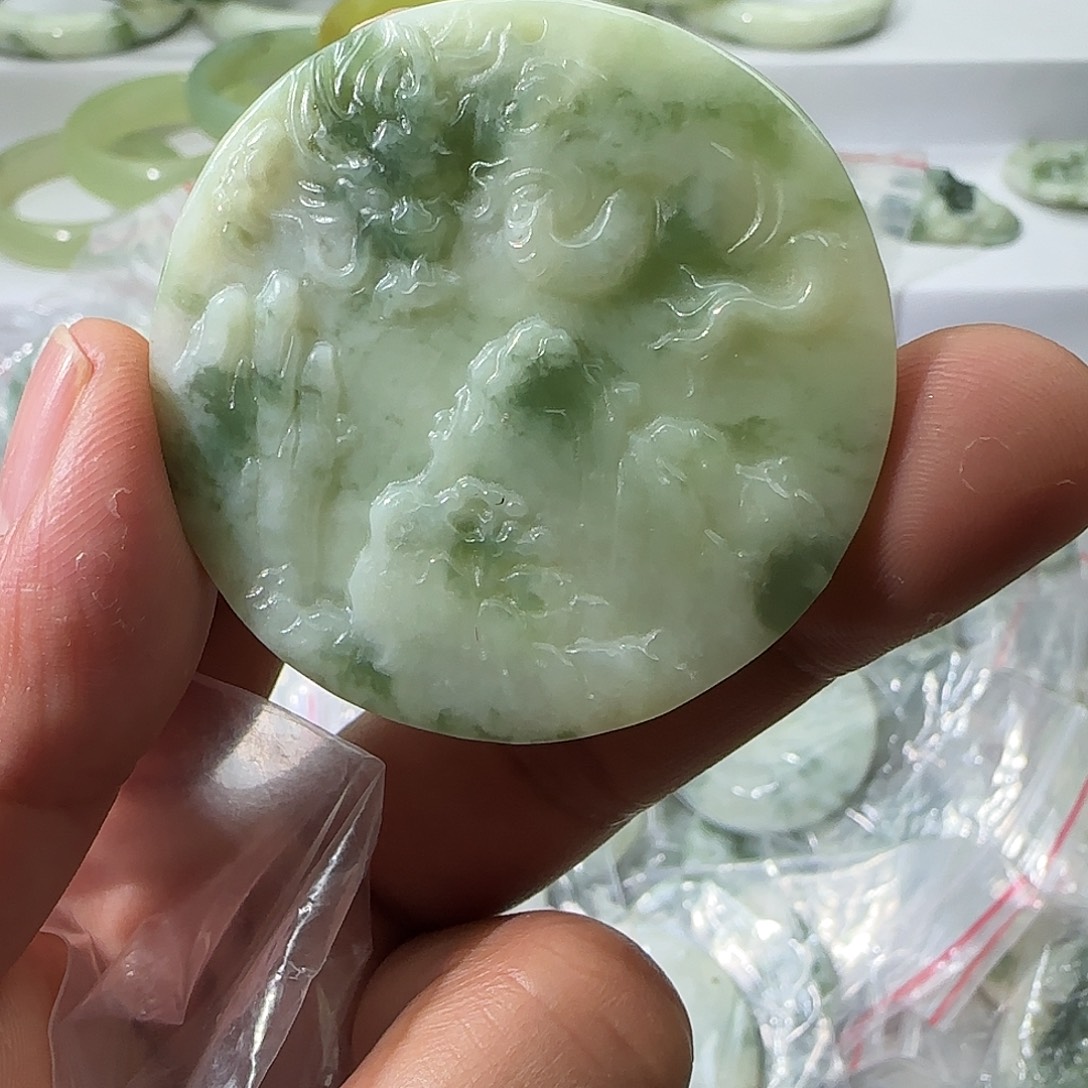 透闪石-蛇纹石玉未镶嵌颈饰