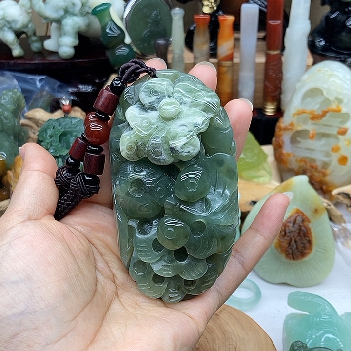 岫玉未镶嵌手把件