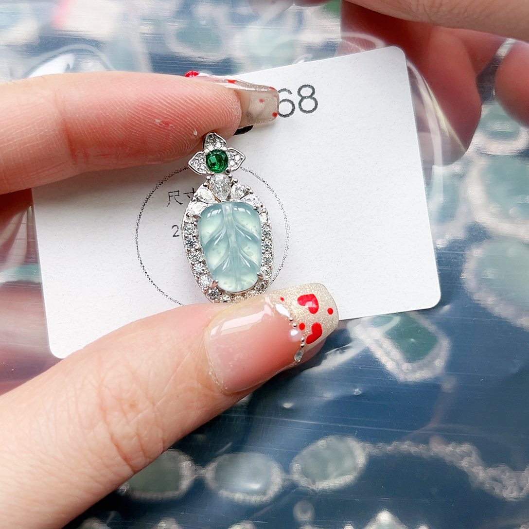 翡翠颈饰未镶嵌翡翠268