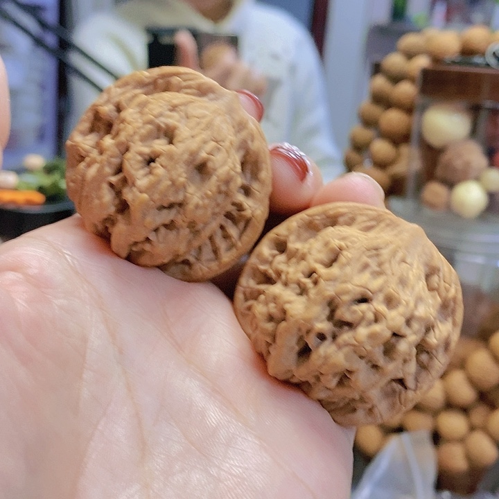 【闪购商品】文玩核桃把件42.5虎头