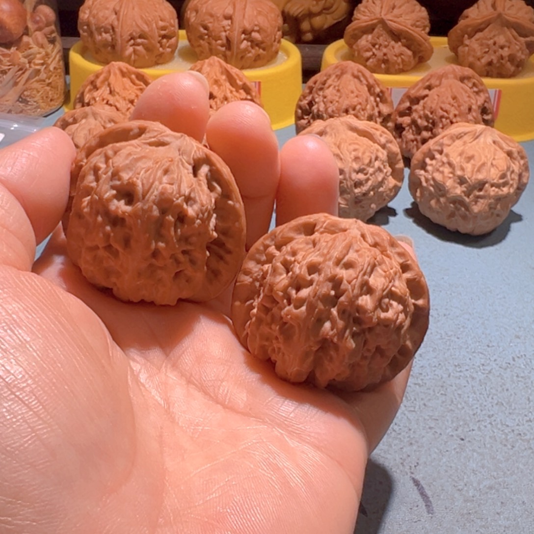 文玩核桃把件闷白42