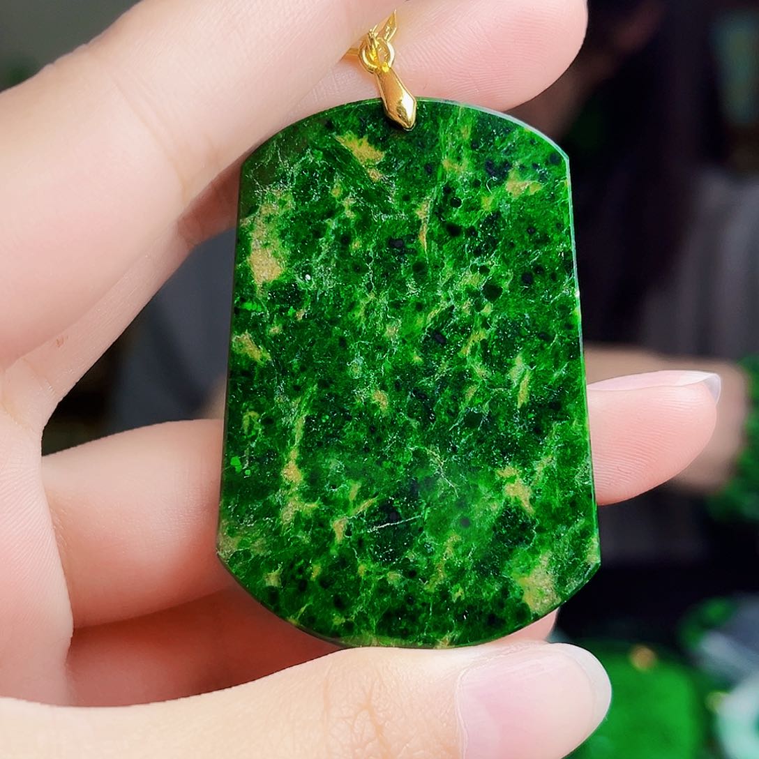 颈饰未镶嵌翡翠多样性