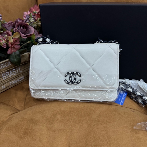 99新 Chanel/香奈儿 白色熊猫19bag woc（芯片款）