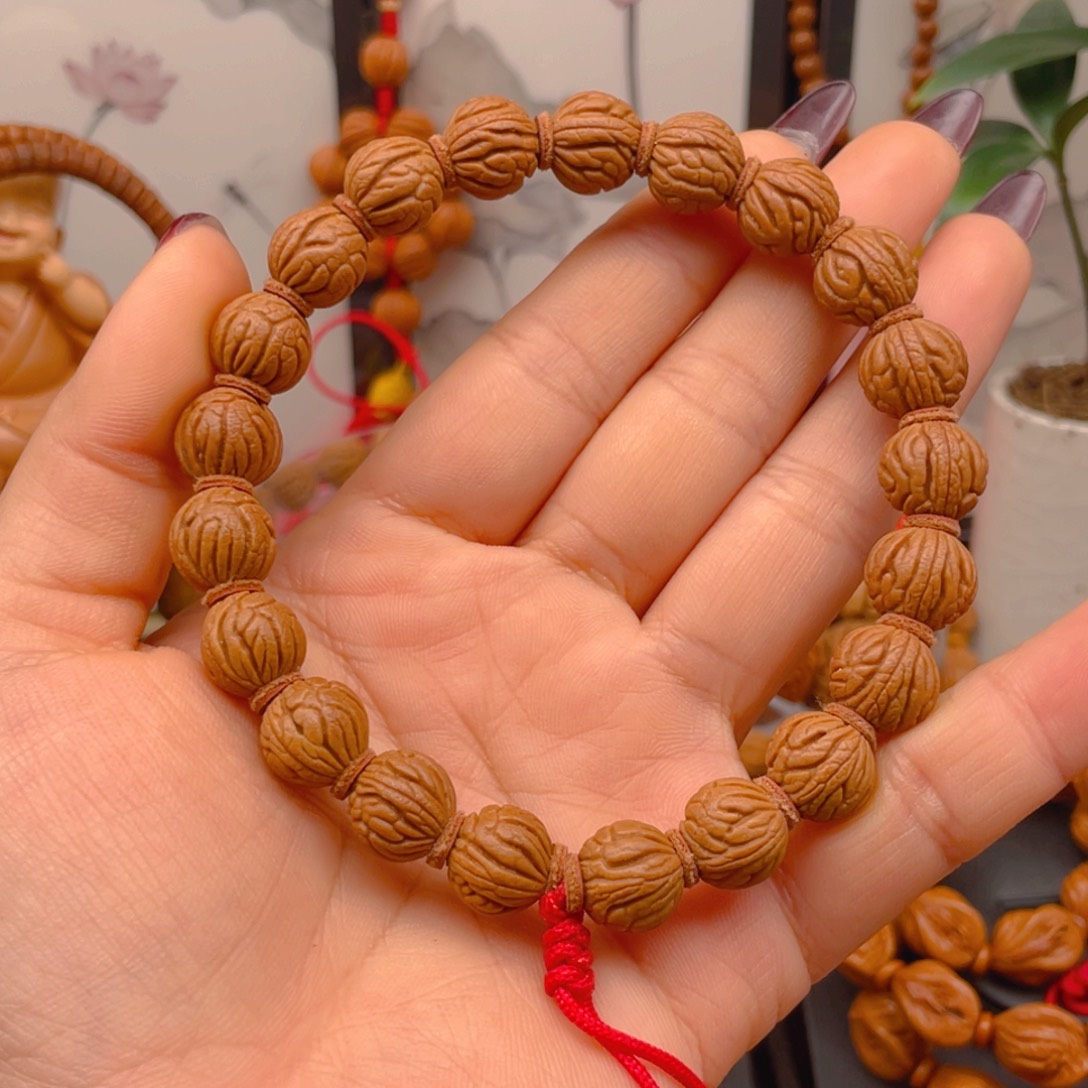 豆***豆桃核手串红红火火。红红火火