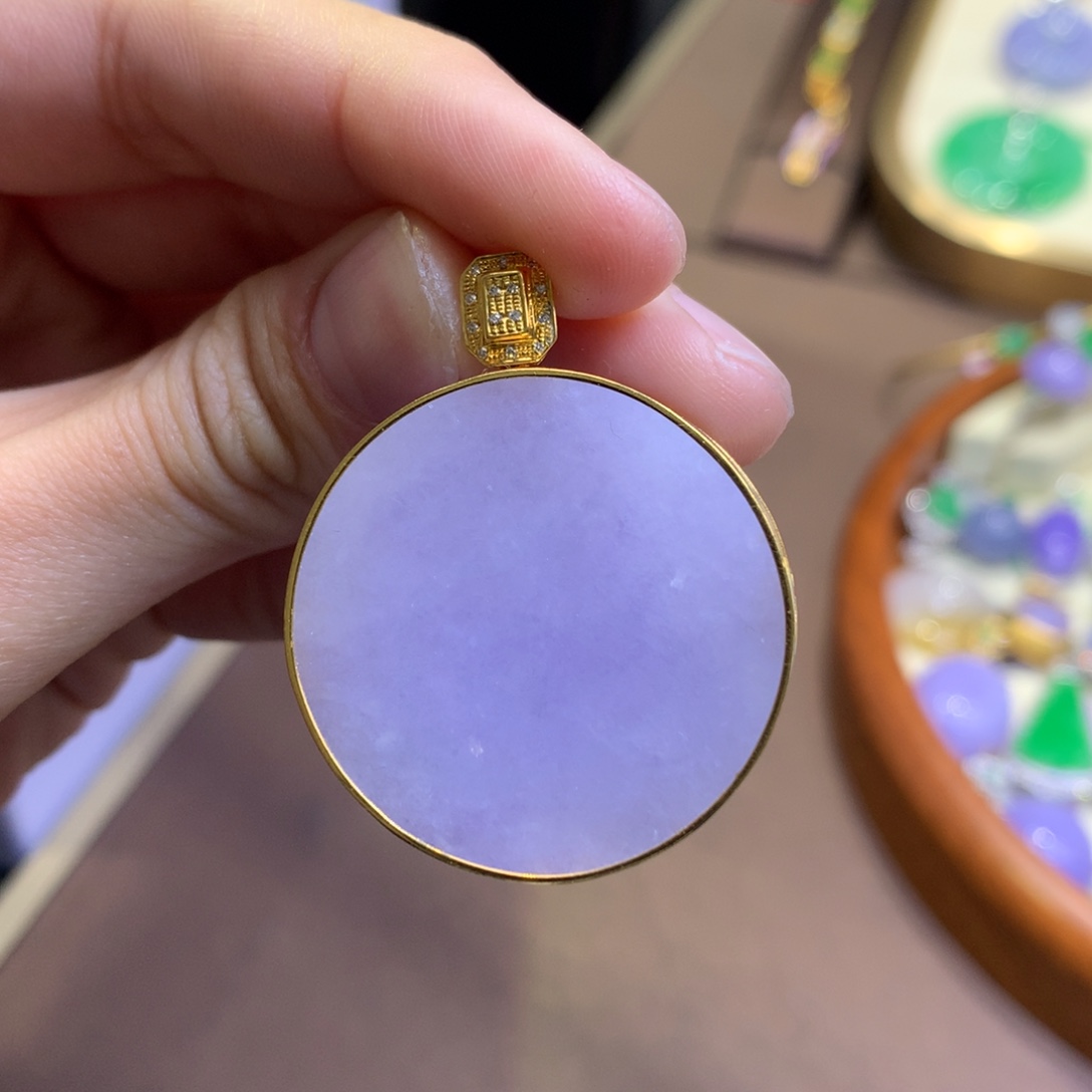 翡翠18K金镶嵌颈饰翡翠