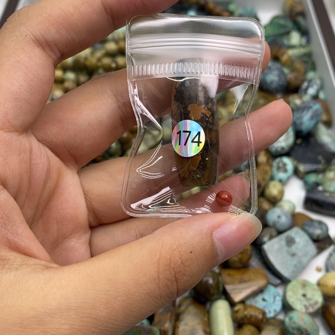 牛***悠南红玛瑙未镶嵌挂件