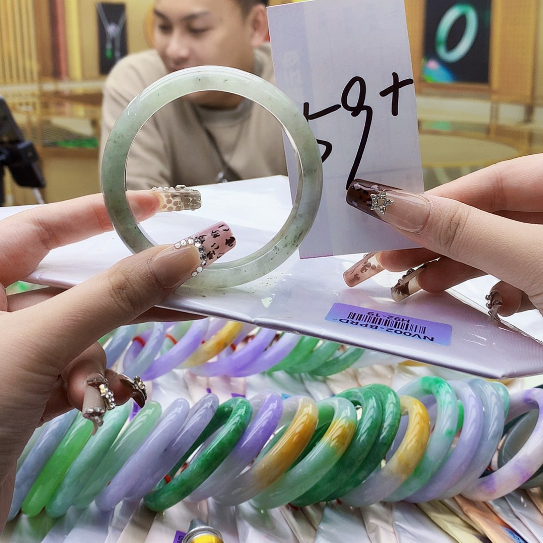 翡翠未镶嵌手镯bnn