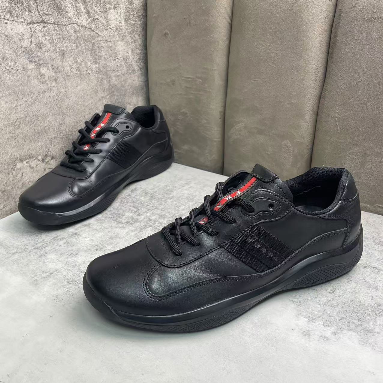 95新 Prada/普拉达 黑色皮革帆布拼接百搭低帮休闲运动鞋/41.5码