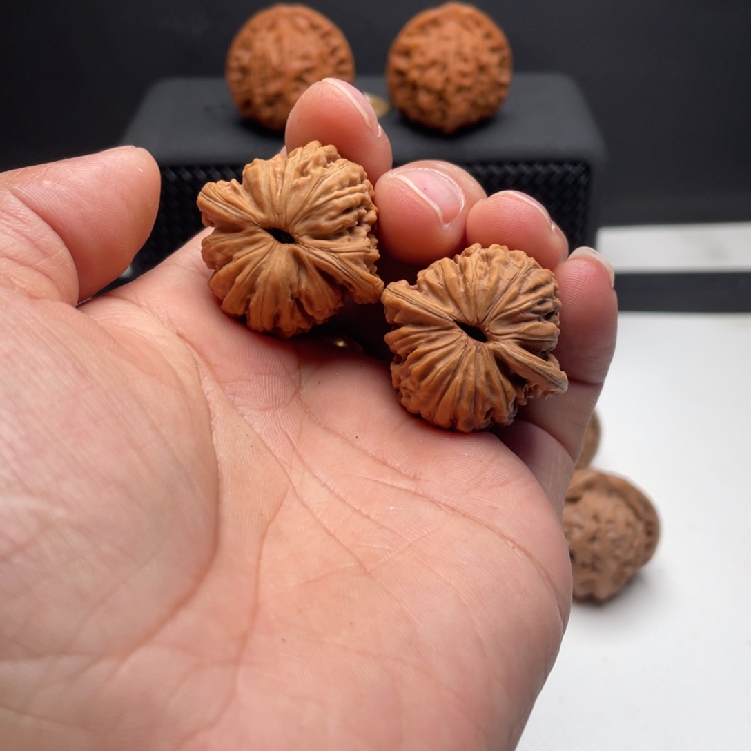 小***卢文玩核桃吊坠四座楼 32