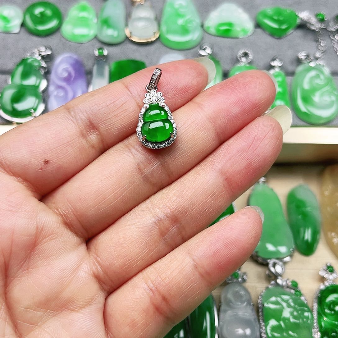 翡翠颈饰未镶嵌裸石