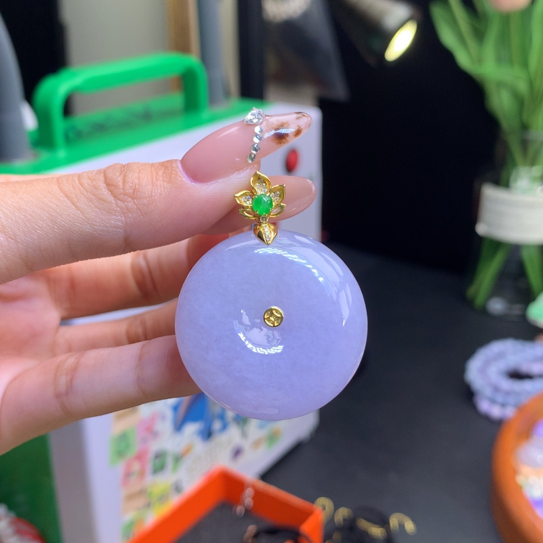 翡翠18K金镶嵌颈饰