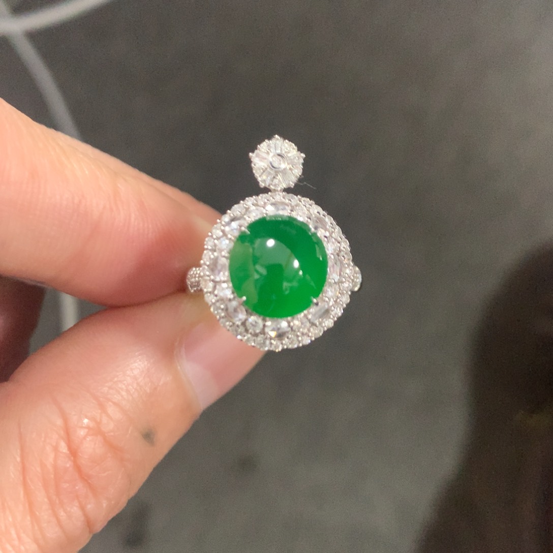 翡翠戒指18K金镶嵌阿*翡翠