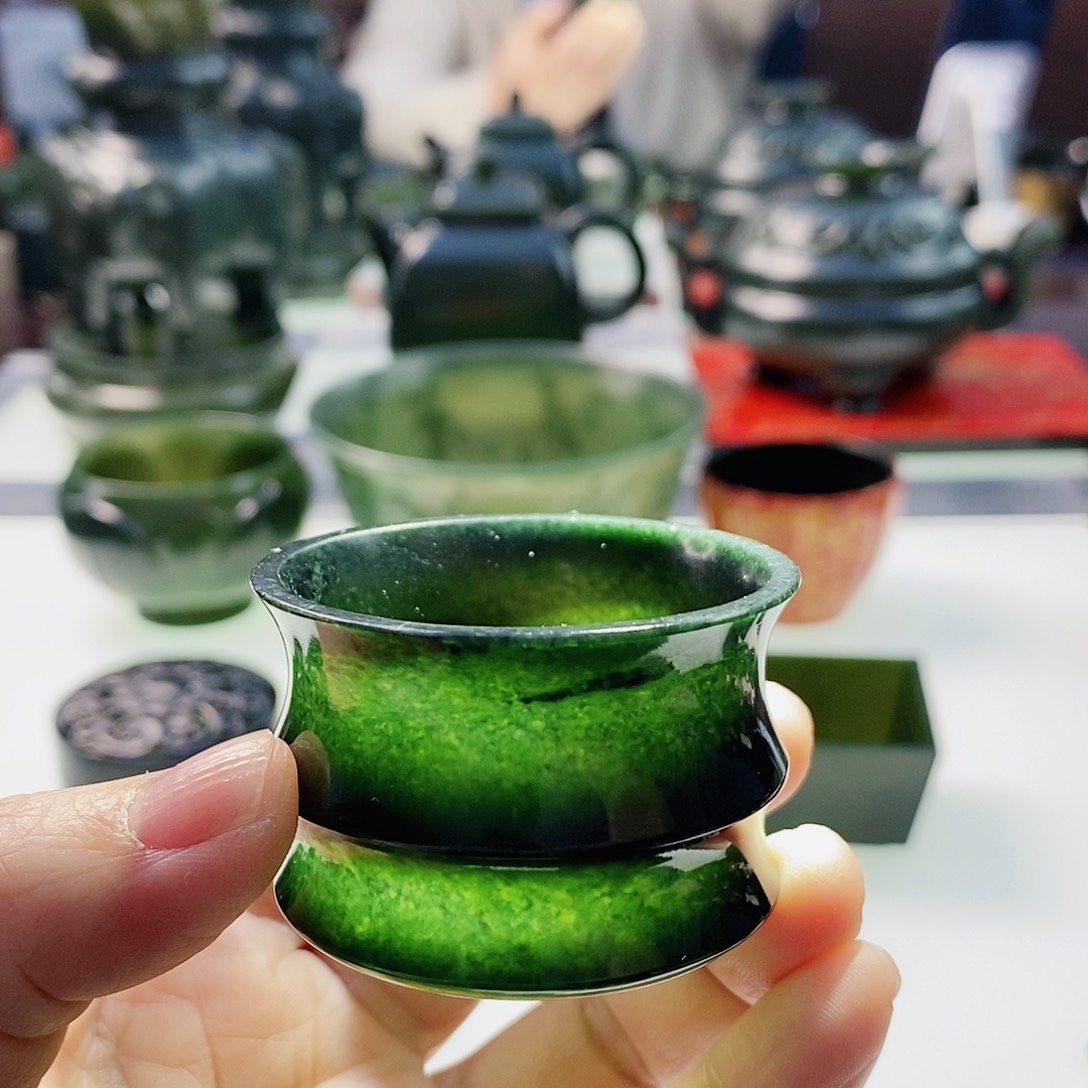 和田玉（青玉）摆件未镶嵌微瑕
