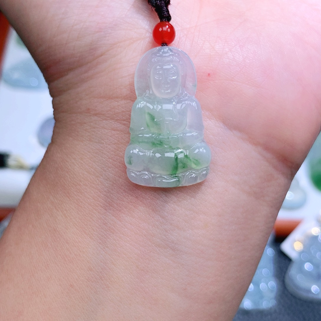 翡翠未镶嵌颈饰观音