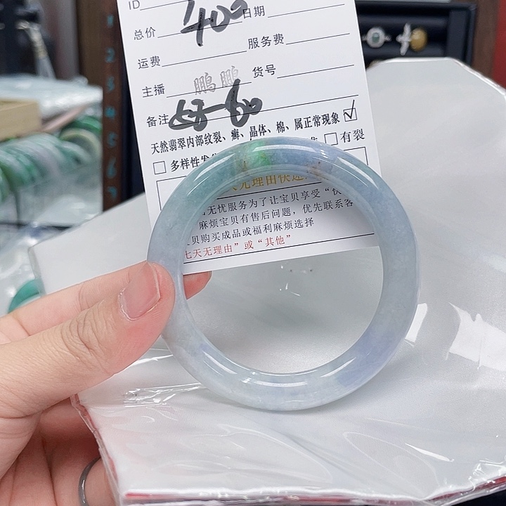 翡翠手镯未镶嵌翡翠