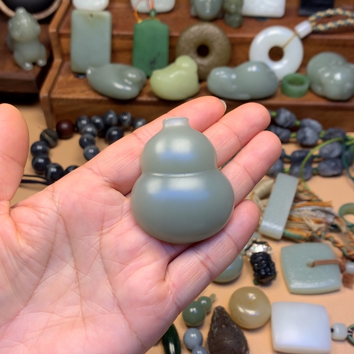 火***儿和田玉未镶嵌颈饰