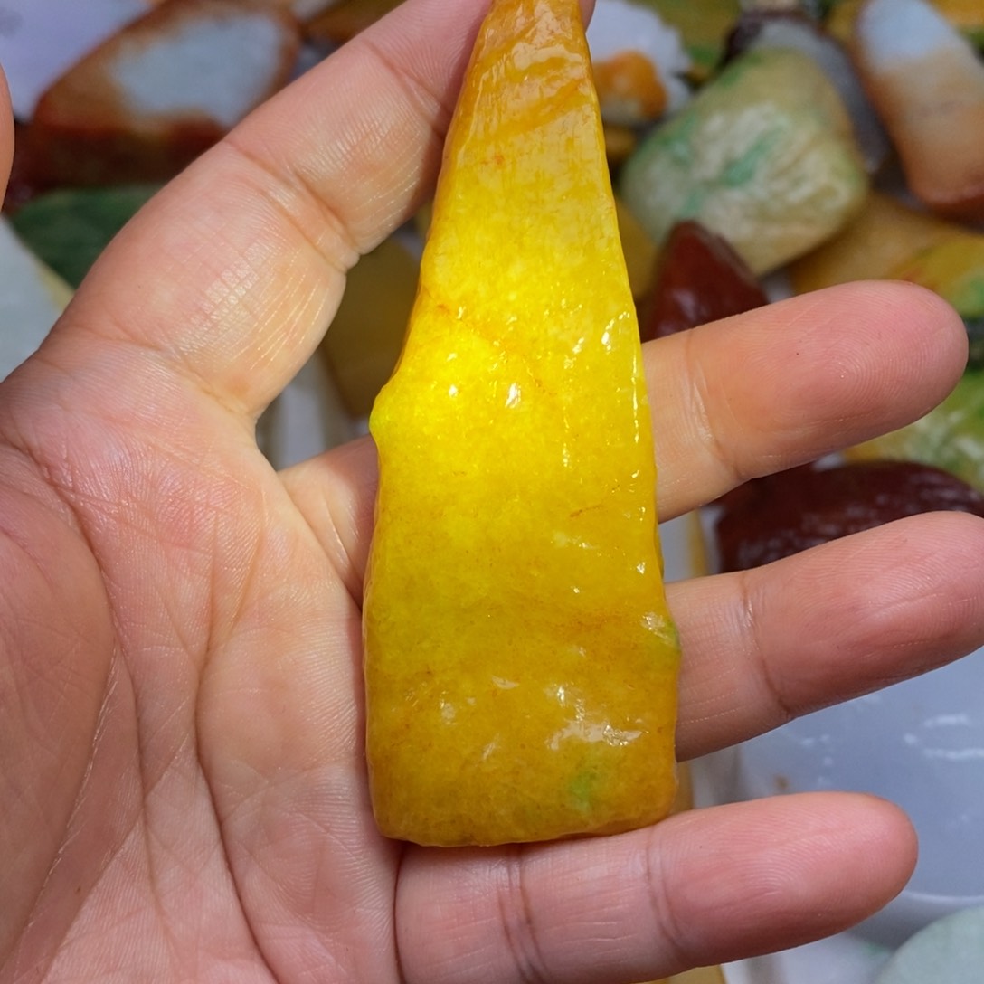 翡翠未镶嵌颈饰缅甸的