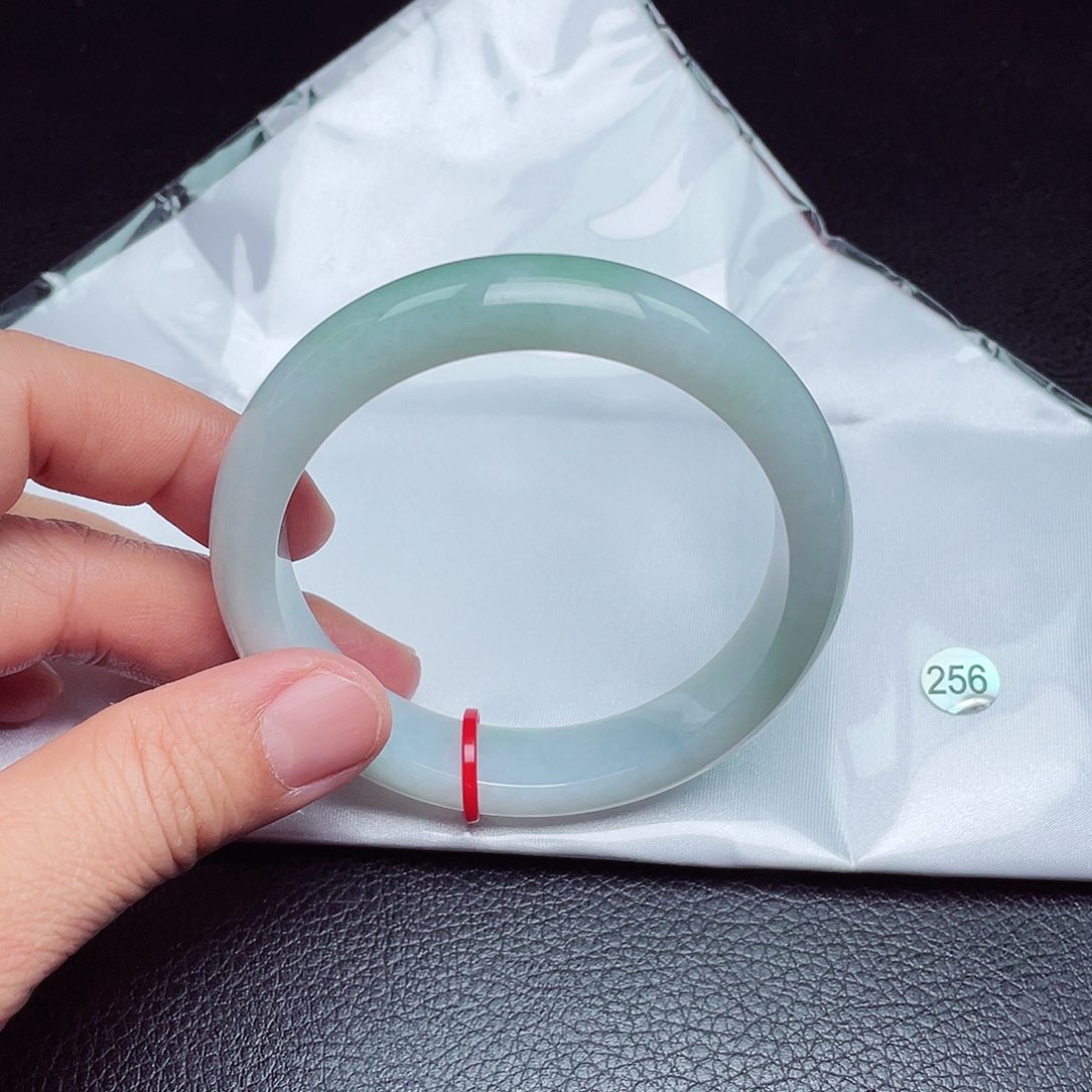 翡翠手镯未镶嵌58圈