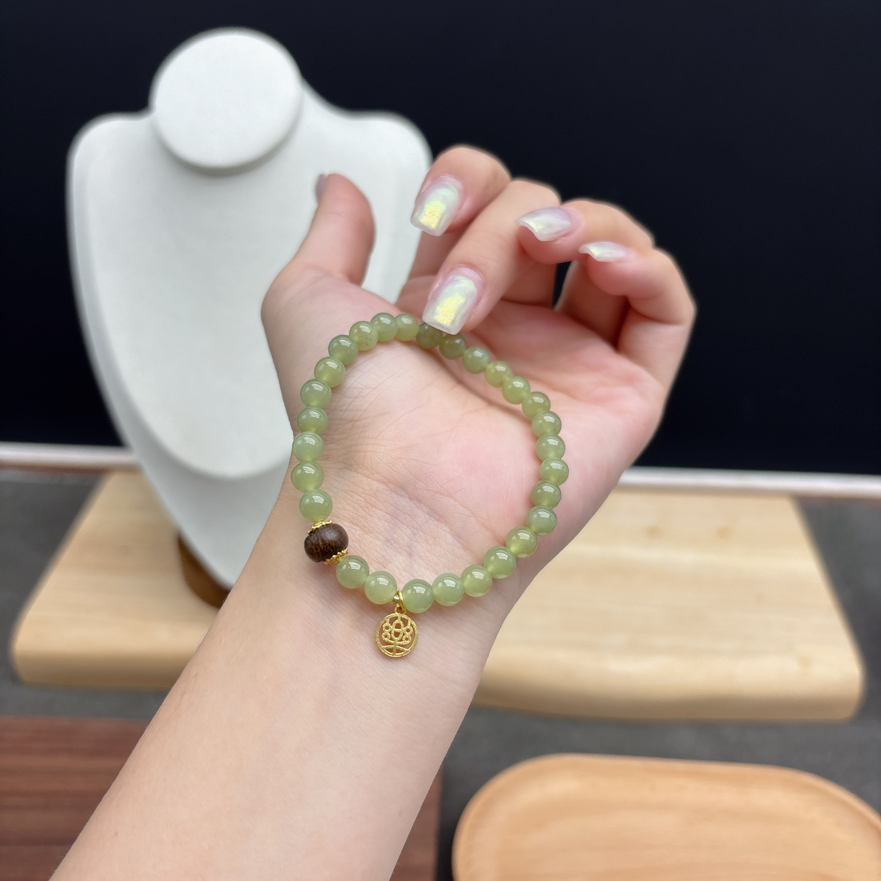 单圈和田玉青黄口卡6MM搭配桶珠路路通配饰小乐牌吊坠手串B73239