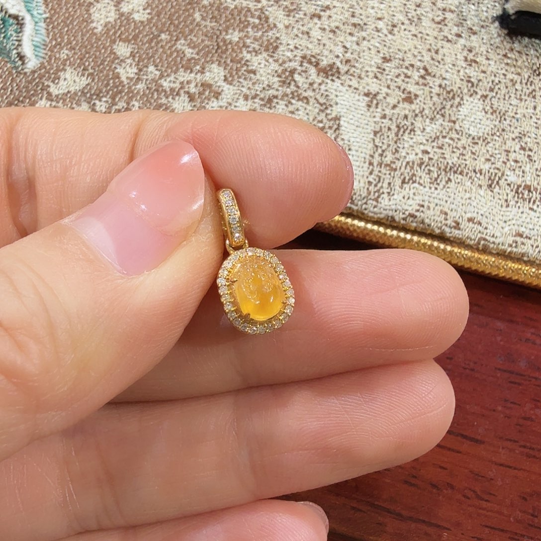 阿****翡翠18K金镶嵌颈饰颈饰