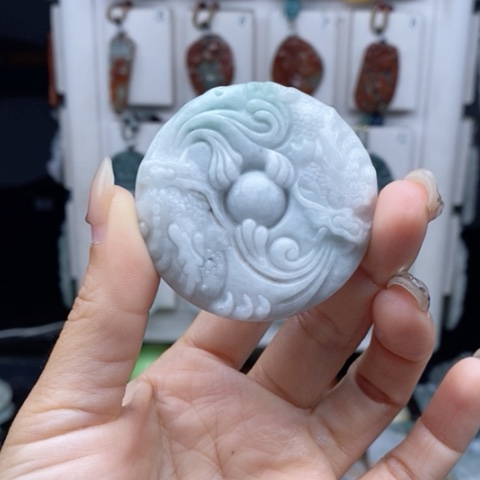 翡翠颈饰未镶嵌翡翠