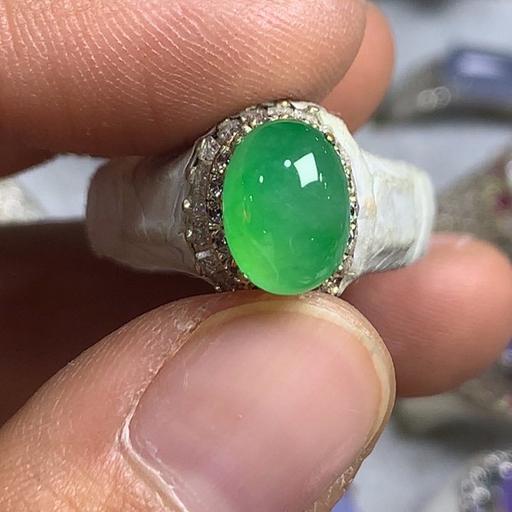 翡翠未镶嵌戒指铜托，卖裸石，需要二次镶嵌