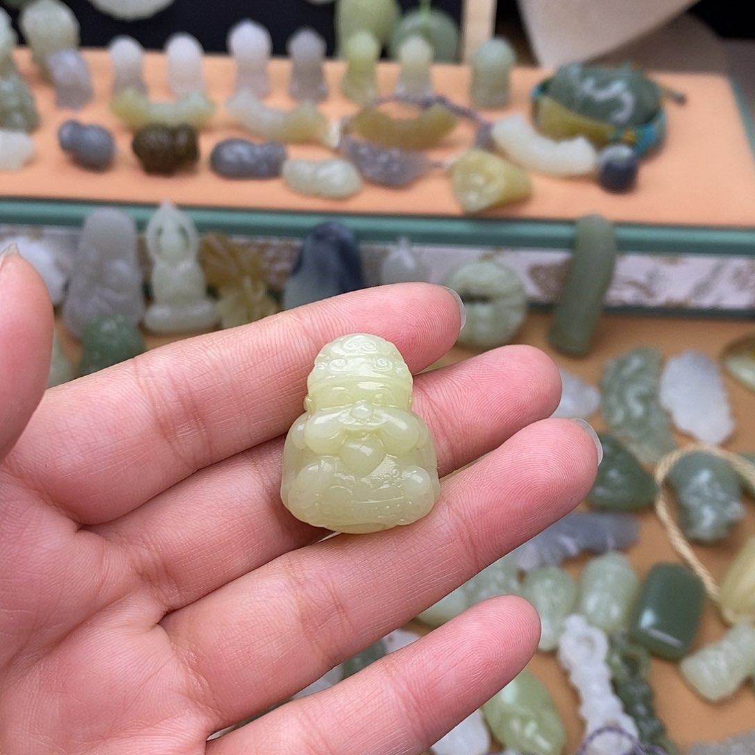 颈饰未镶嵌和田玉夜**上