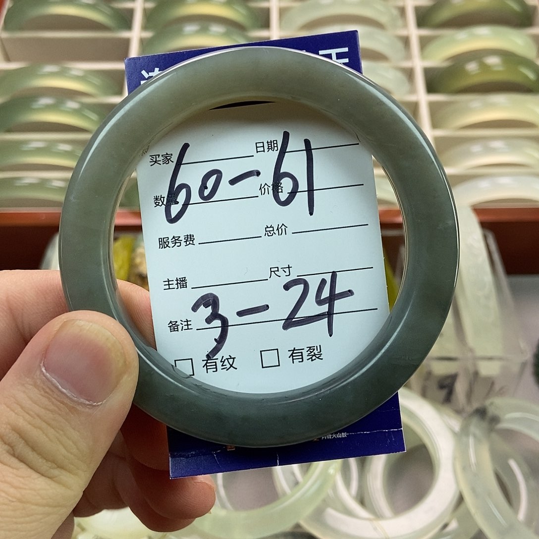 蛇纹石玉手镯未镶嵌方镯