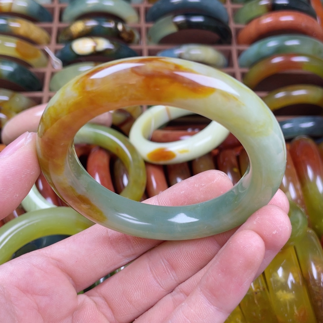 蛇纹石玉未镶嵌手镯