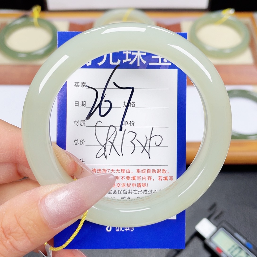 和田玉手镯未镶嵌