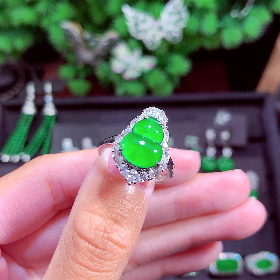 颈饰未镶嵌翡翠天然