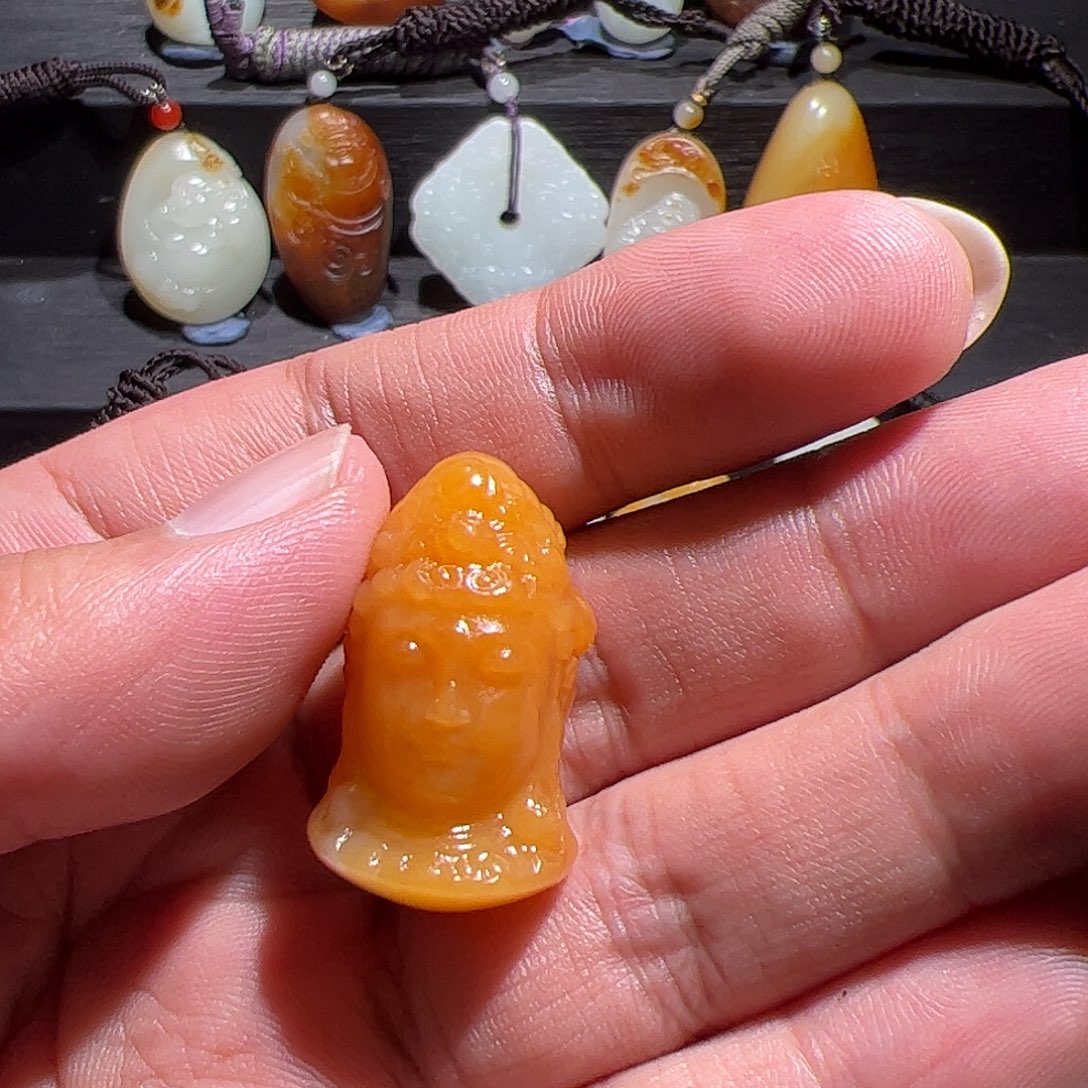 颈饰未镶嵌和田玉泰*石