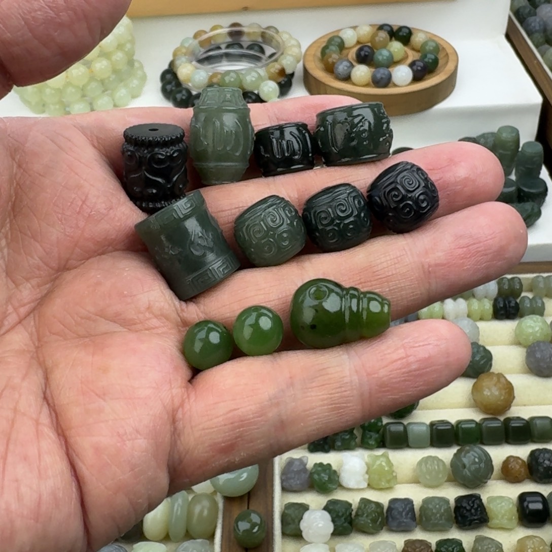 @***秋和田玉未镶嵌珠宝半成品