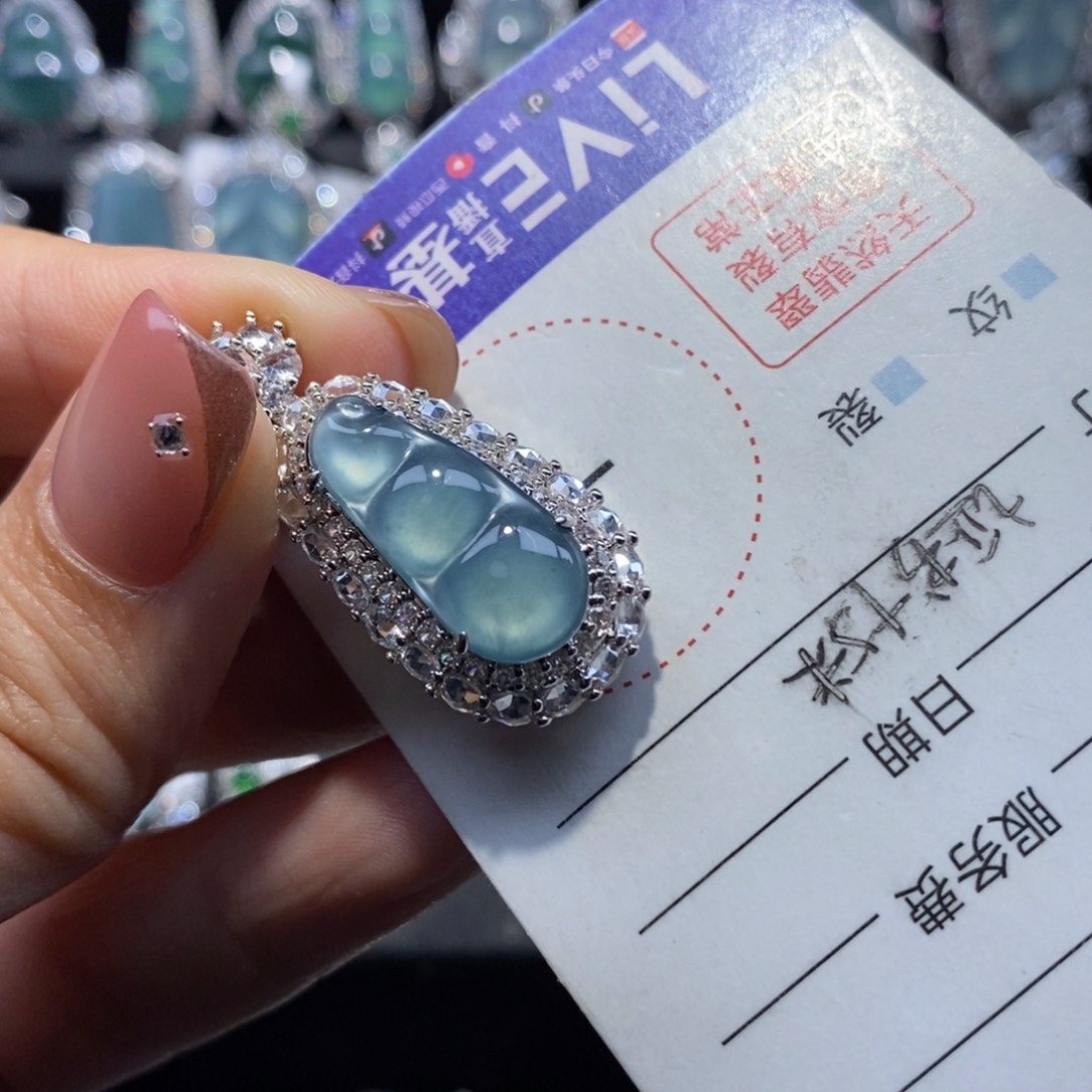 翡翠颈饰未镶嵌翡翠