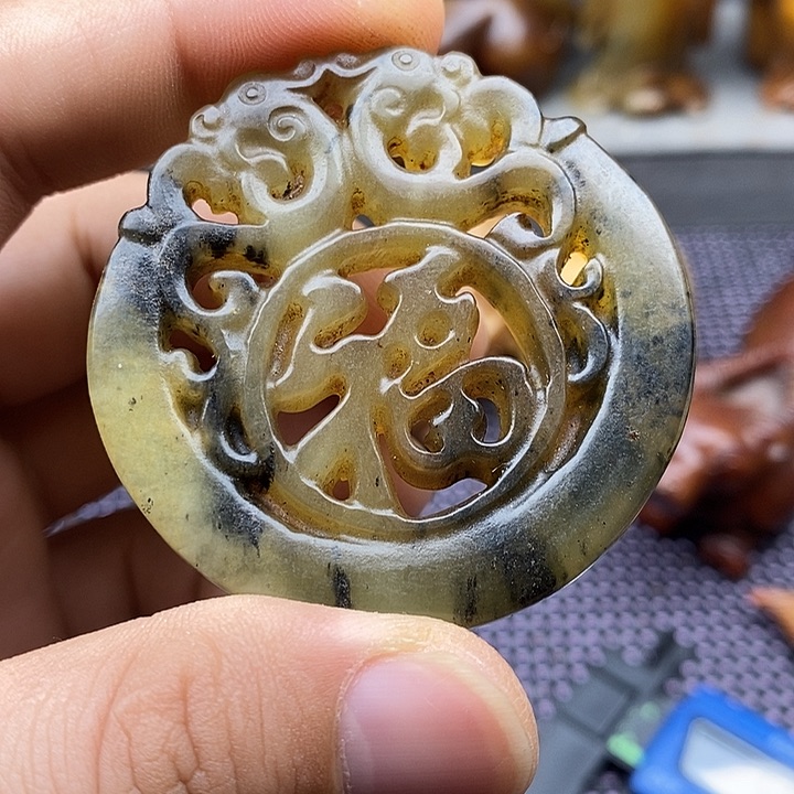 未镶嵌蛇纹石玉颈饰