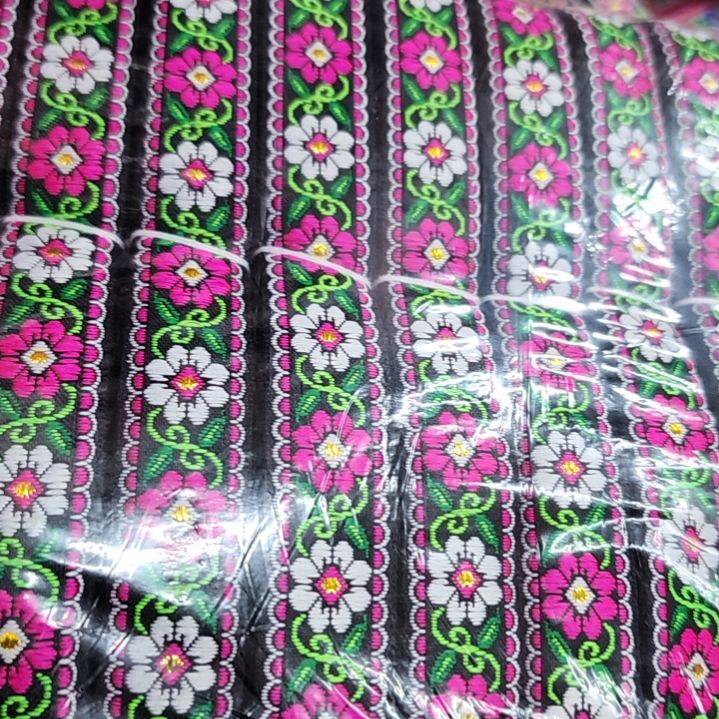 两公分白色花玫色花十五个