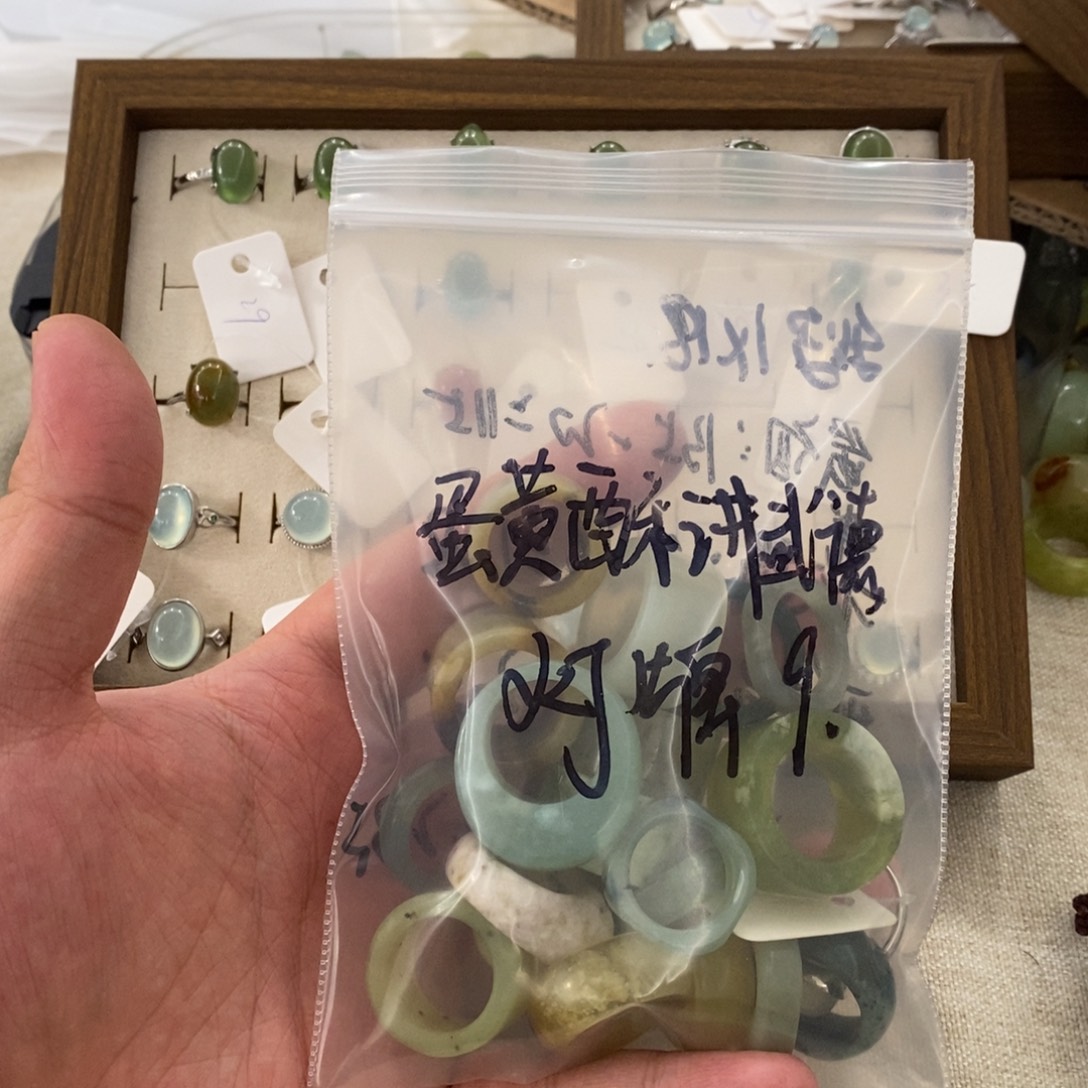 蛋***德蛇纹石玉未镶嵌戒指