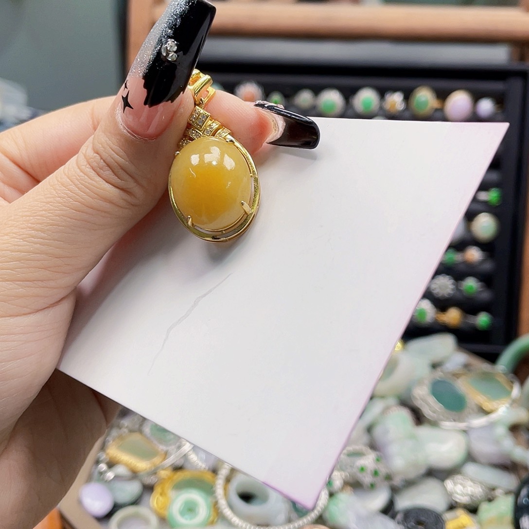 翡翠未镶嵌颈饰天然翡翠Ａ货