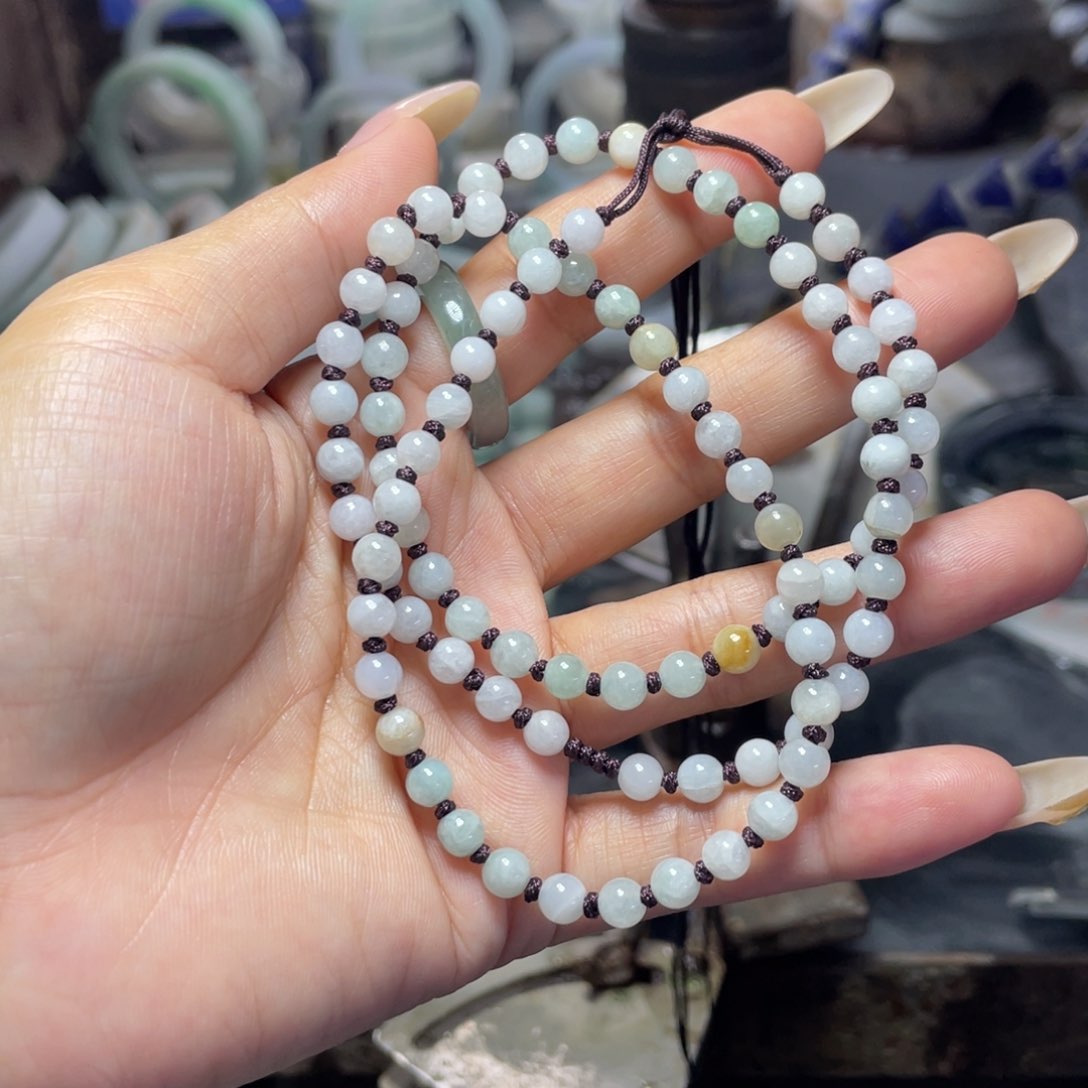 颈饰未镶嵌翡翠多样性