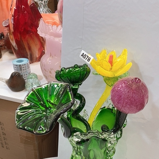 琉璃花瓶高45厘米宽9厘米