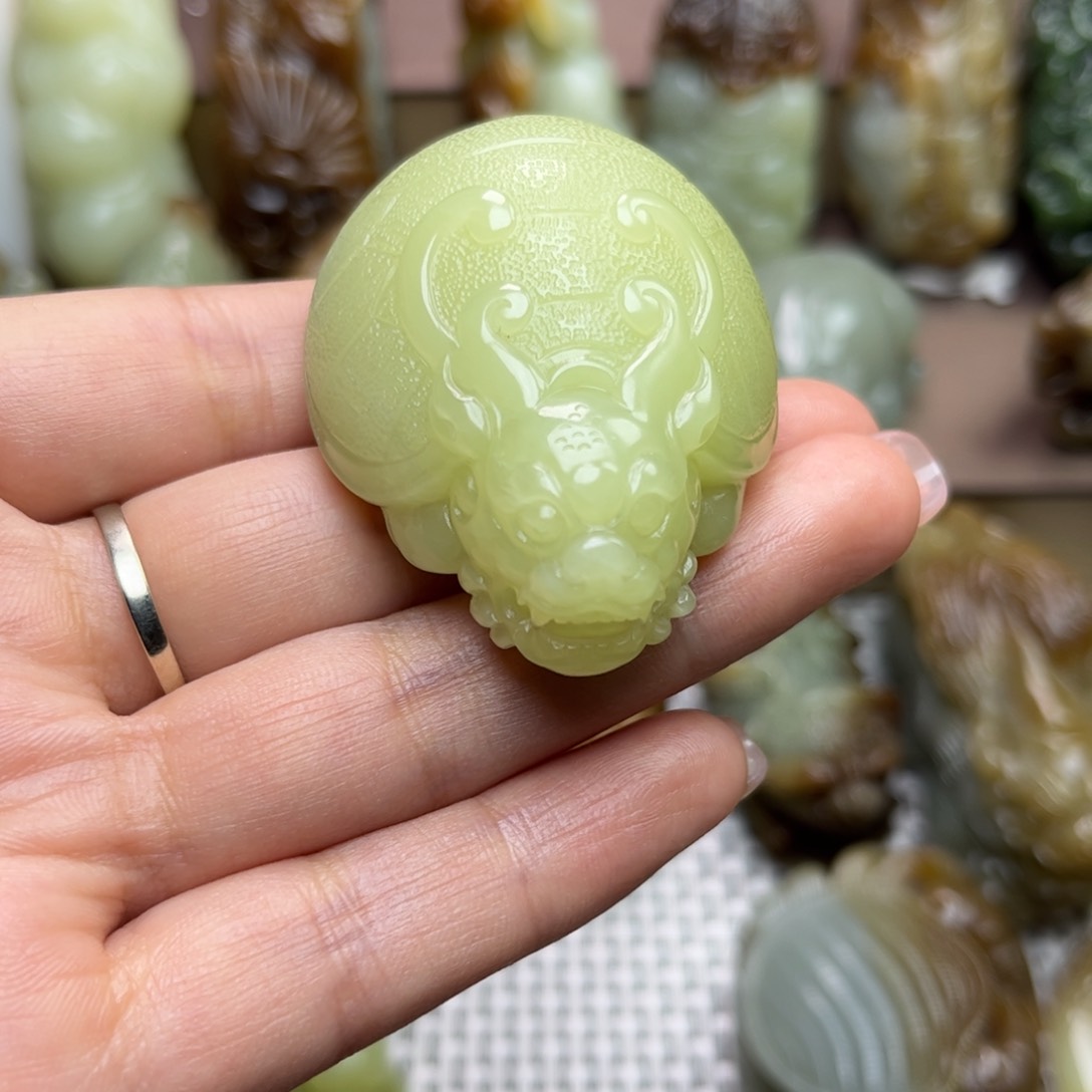 和田玉把件未镶嵌五**空