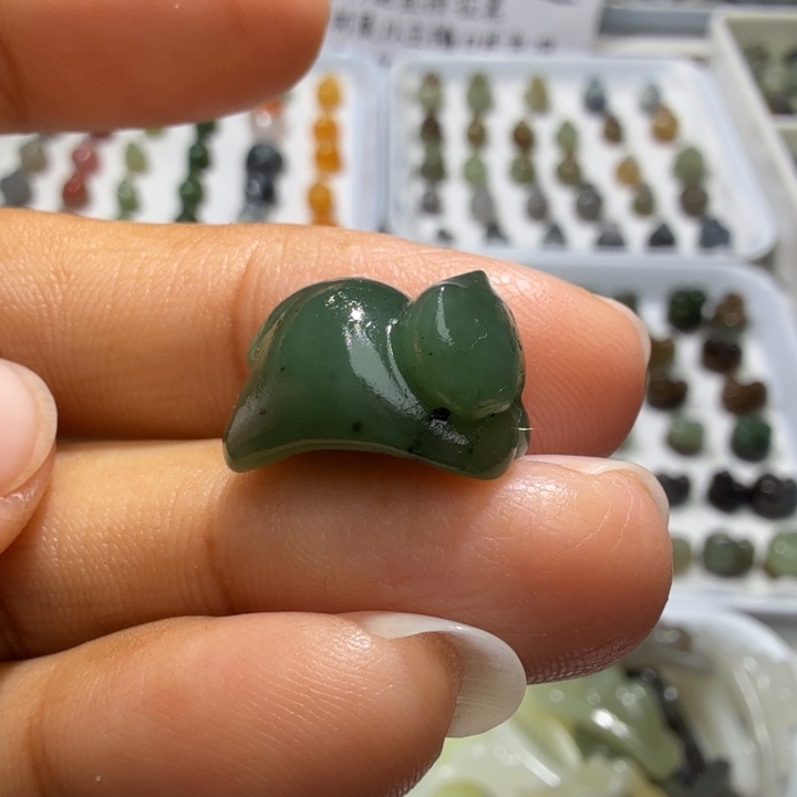 莫***彦和田玉未镶嵌珠宝奇石